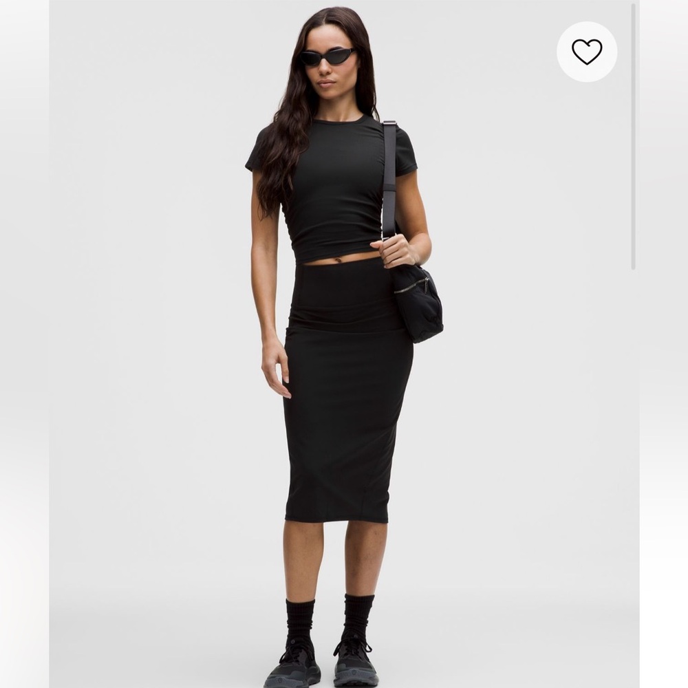 Lululemon Nulu Slim Fit HR Skirt- black size 4 NWT